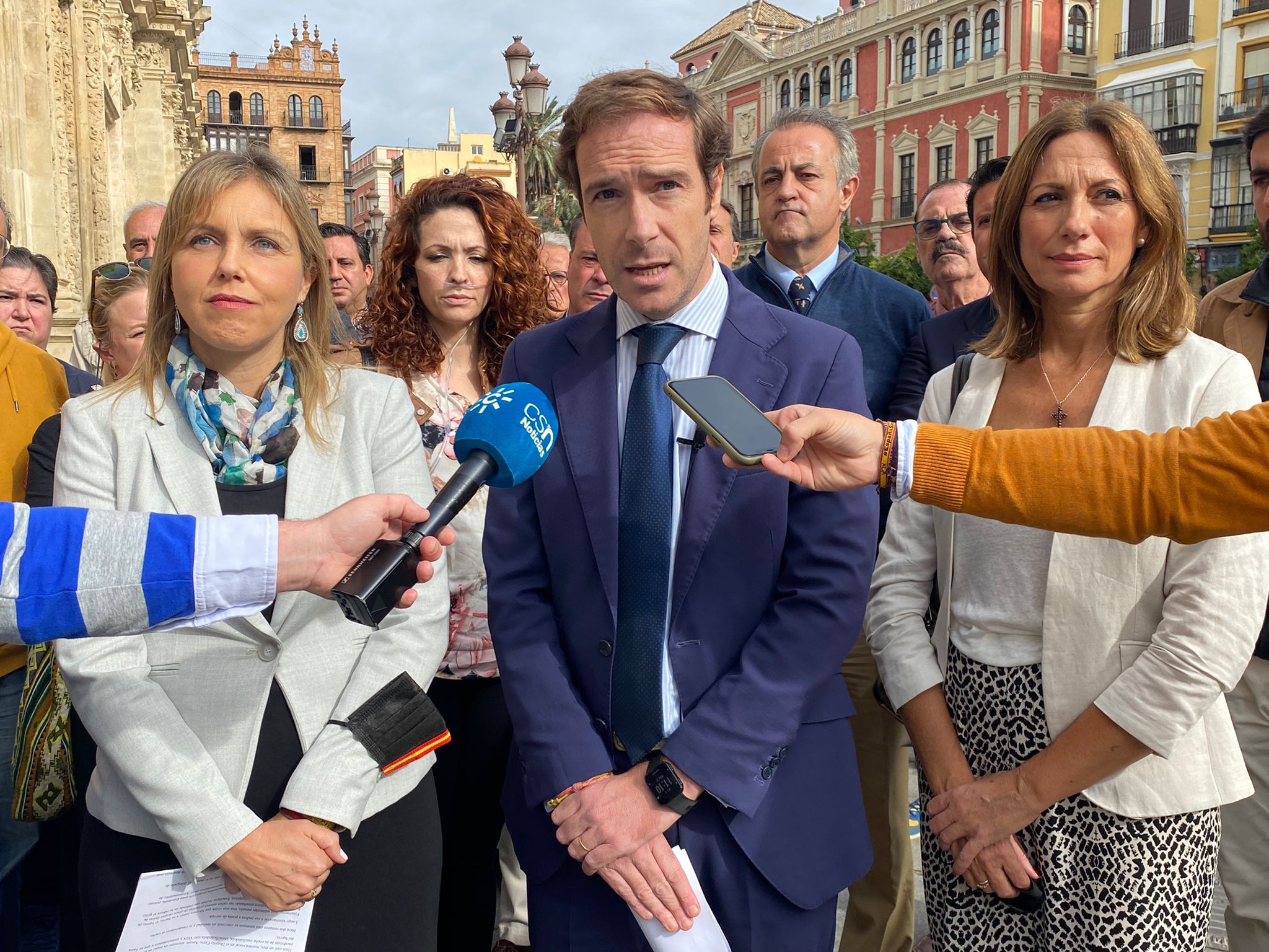 Javier Cortés atiende a la prensa