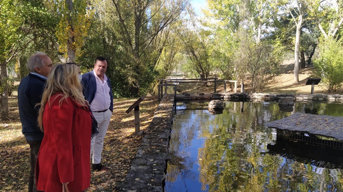 Rafael García, diputado provincial de VOX, en la Sierra Norte de Sevilla.