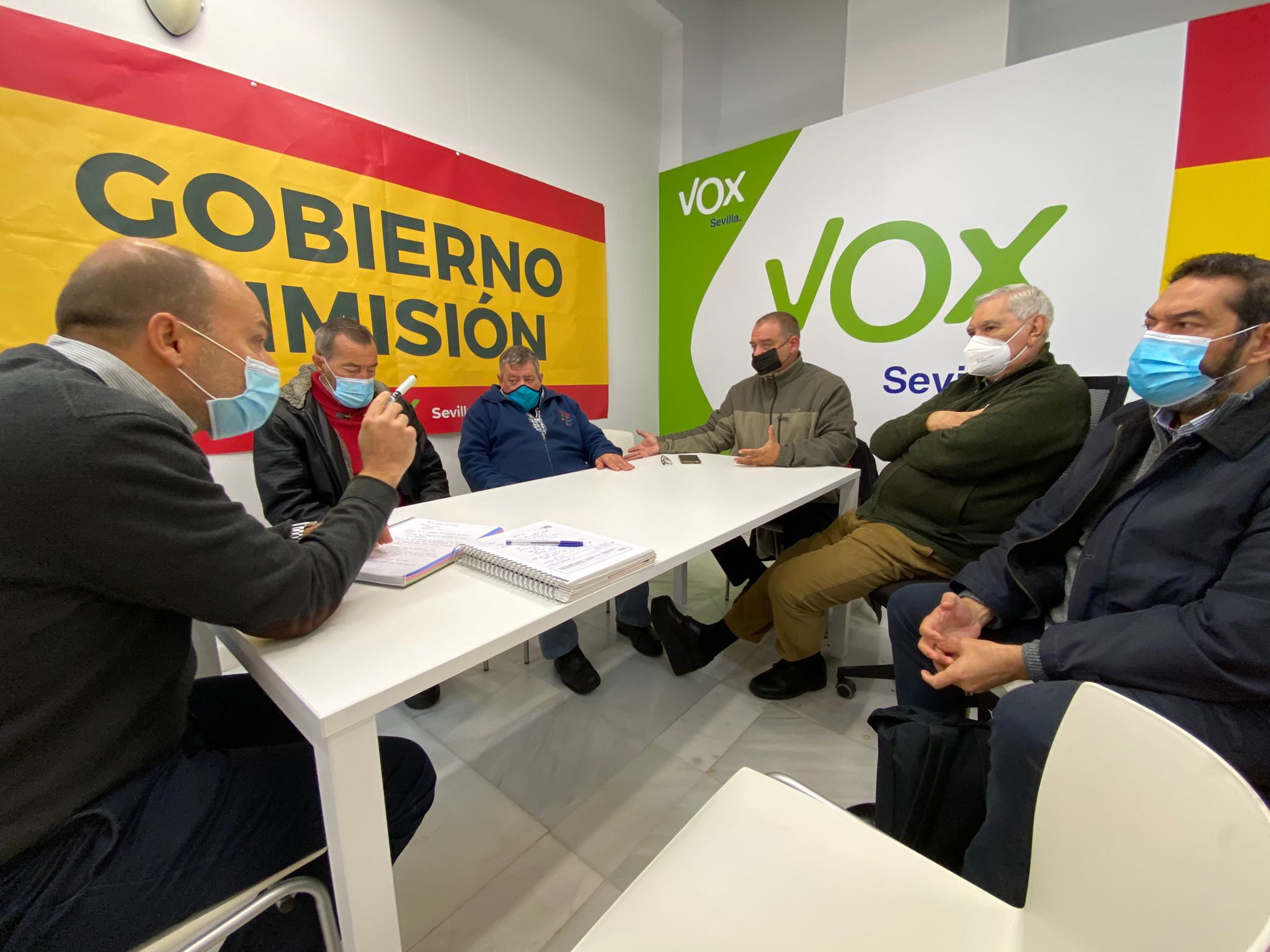 VOX lamenta la desidia municipal ante los kiosqueros de Sevilla