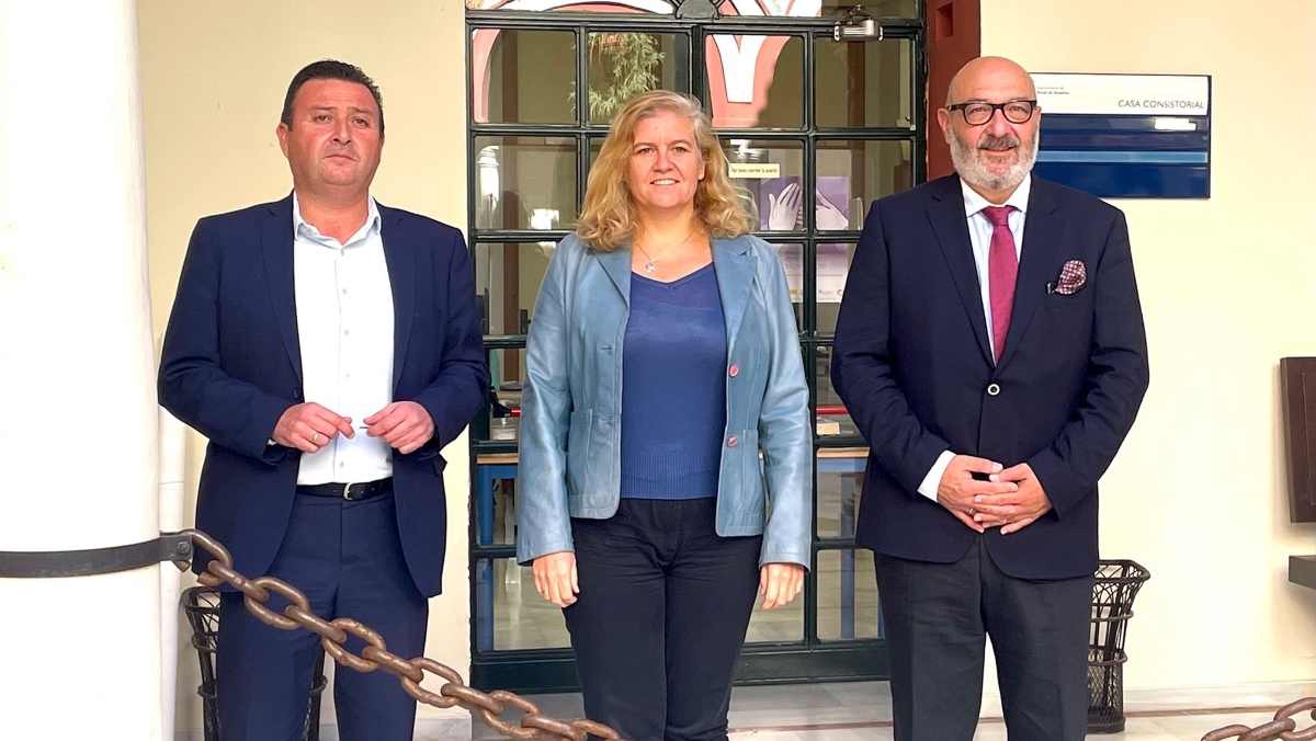 Los concejales de VOX Alcalá junto al diputado andaluz, Alejandro Hernández.