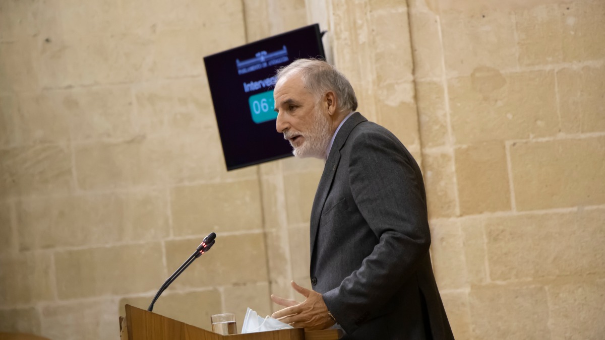 Macario Valpuesta durante su intervención.