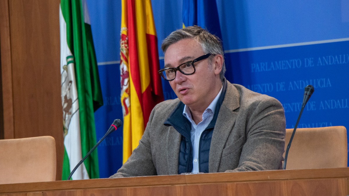 Manuel Gavira en la rueda de prensa de este miércoles el Parlamento de Andalucía.