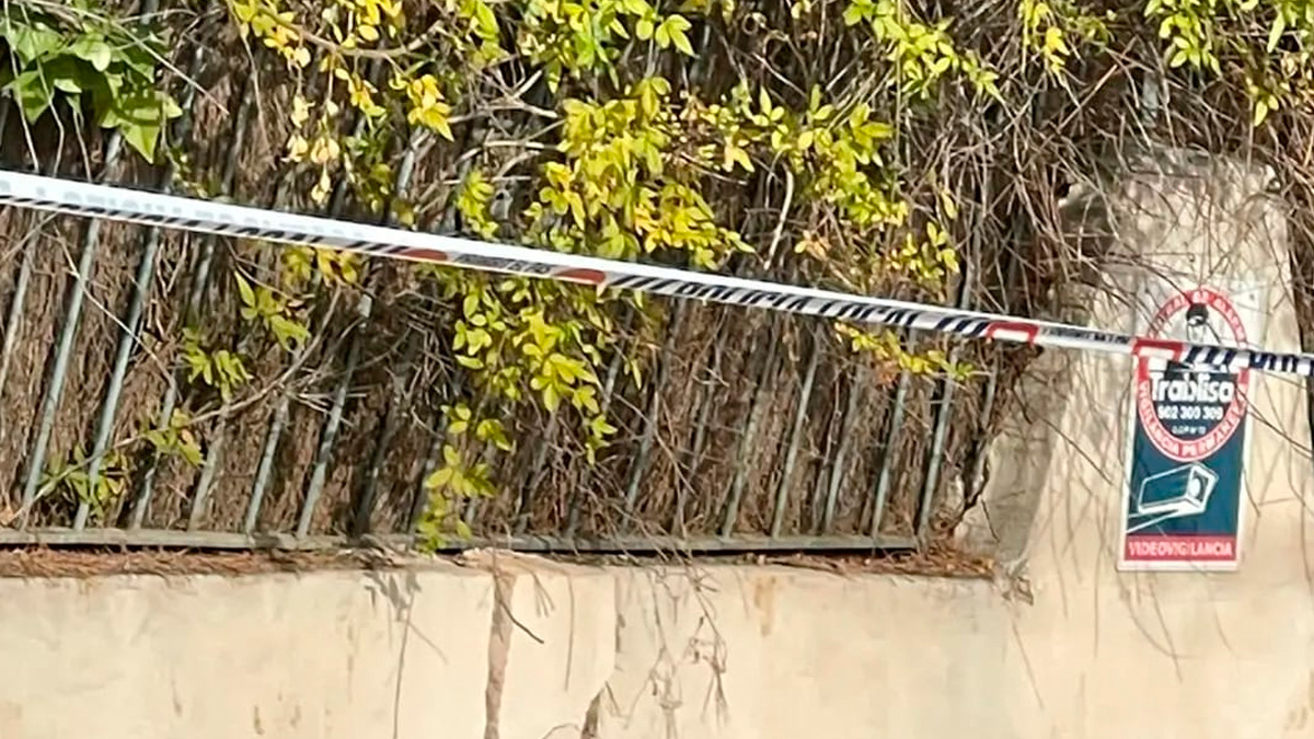 VOX Esporlas ha pedido a la alcaldesa que adopte alguna medida más allá de precintar la pared.