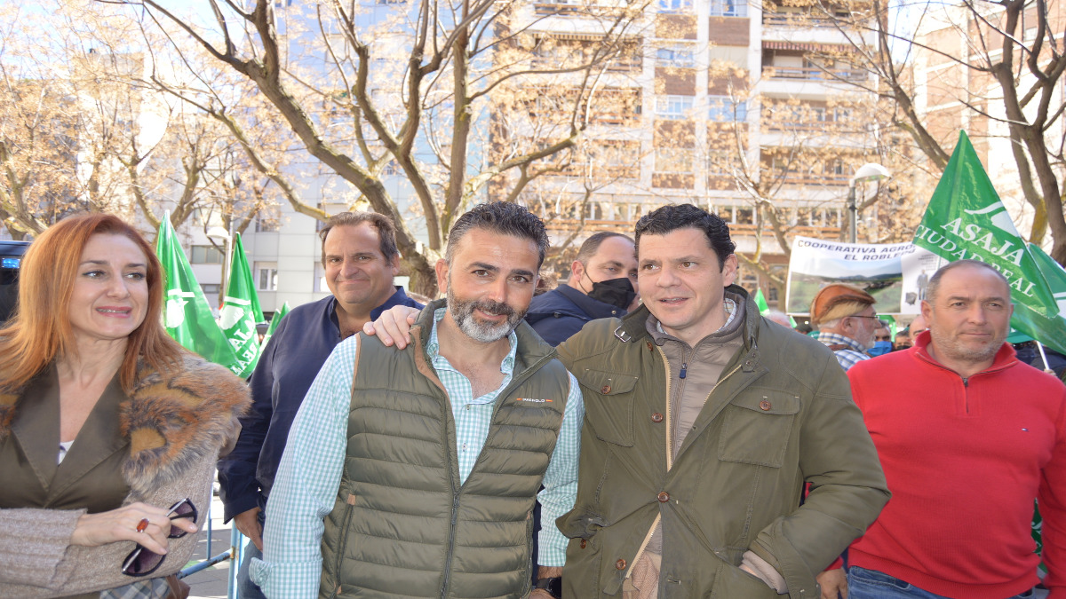 vox con los agricultores de ciudad real