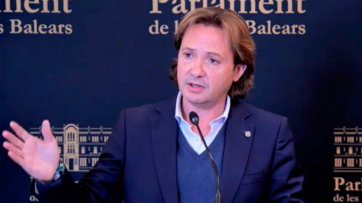 Primer intento de carpetazo institucional al presunto caso de falsificación de documentos y subvenciones irregulares a determinadas empresas del Puerto de Palma en el que estarían implicados el vicepresidente Juan Pedro Yllanes y el consejero de Turismo y Trabajo Iago Negueruela.