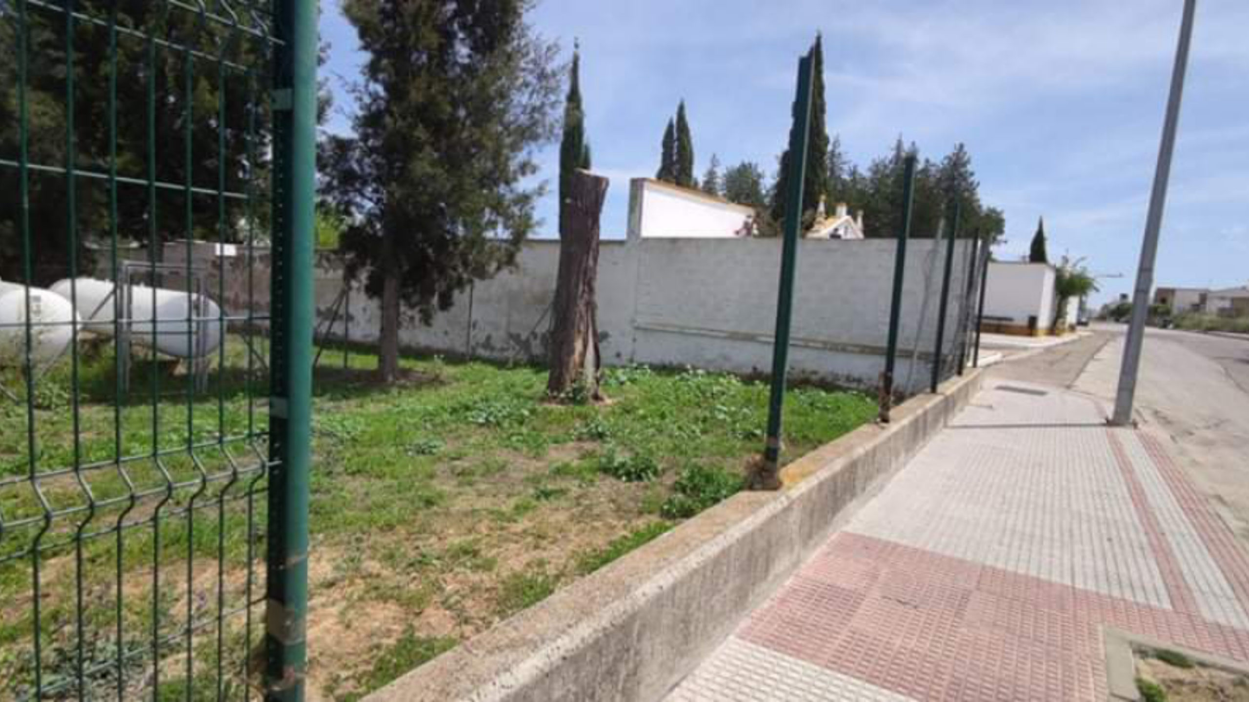 Actos vandálicos en un parque de Almensilla