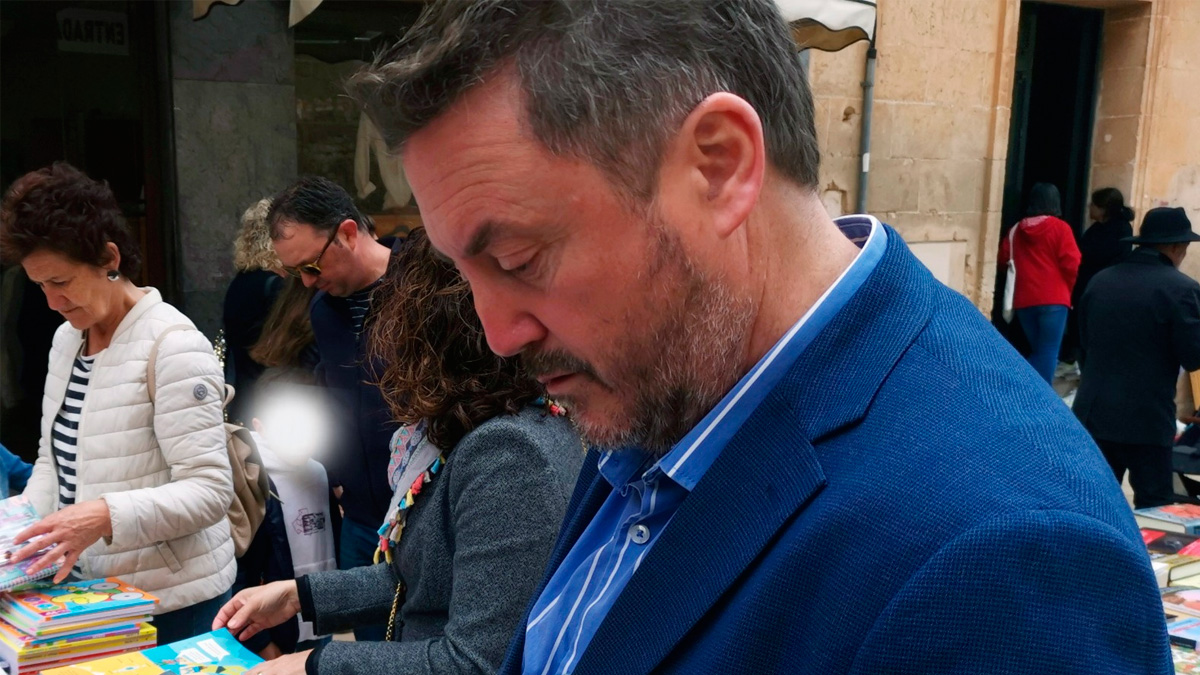 La intención final no es otra que acabar con el enfrentamiento lingüístico en la cultura.