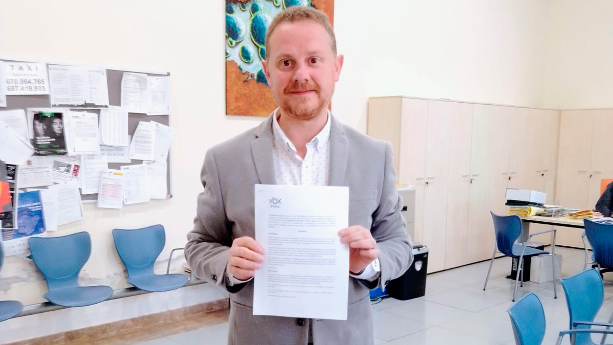 Hablamos de vecinos de Petra obligados a sufragar la tecnología sanitaria que requieren para el tratamiento de sus enfermedades