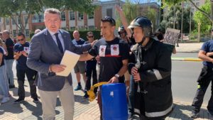 Bomberos de Murcia en la Puerta de la Asamblea Regional