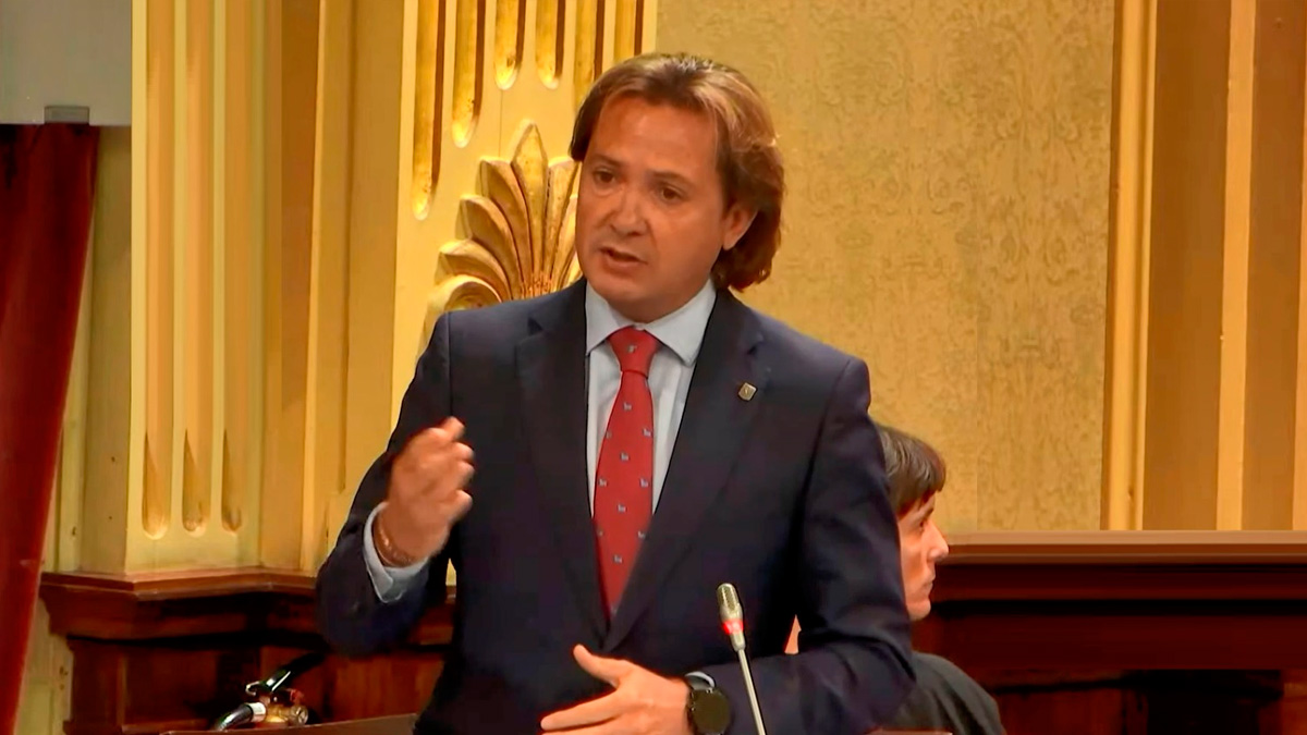 Campos ha preguntado a Armengol por las medidas que ha adoptado para frenar la llegada de inmigración ilegal.