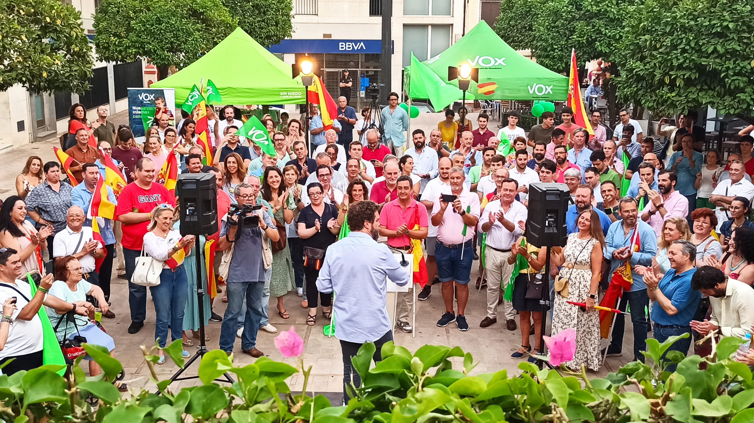 El portavoz de VOX en el Congreso, Iván Espinosa, durante su mitin en Alcalá de Guadaíra