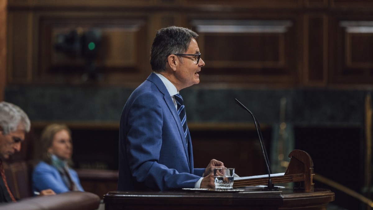 eduardo ruiz en la tribuna del COngreso