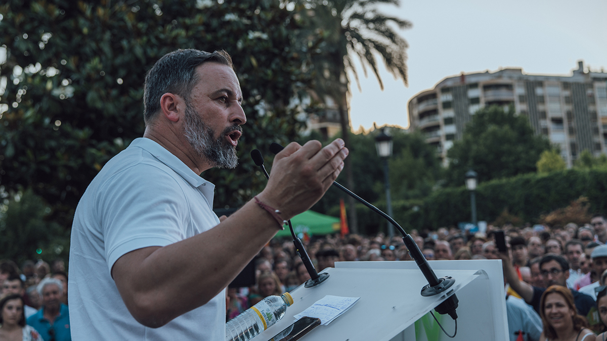 VOX se querella contra el Grupo SAntillana