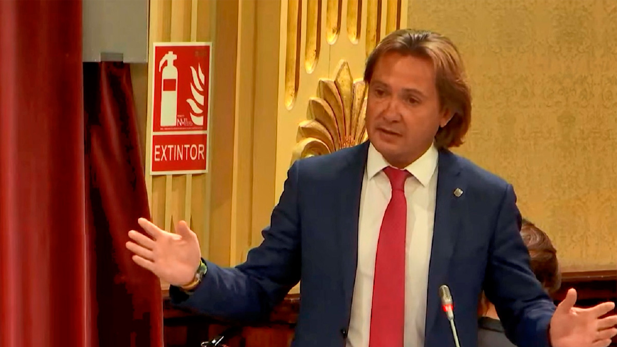 Si no tiene nada que ocultar comparezca en este Parlamento porque tiene la obligación de ser la más transparente