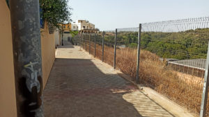 Estado de abandono terraplén Urbanización Los Caleros, de Alcalá de Guadaíra