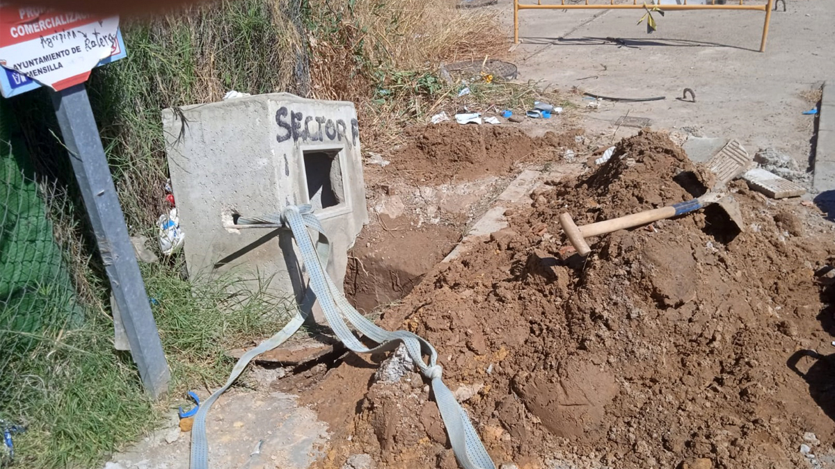Estado de la zona donde el Gobierno del PSOE en Almensilla ha retirado el grifo que suministraba agua al Sector F