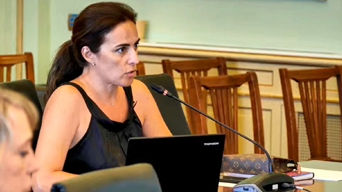 Ribas ha recordado casos que «salpican e inundan» a la Consejería de Salud