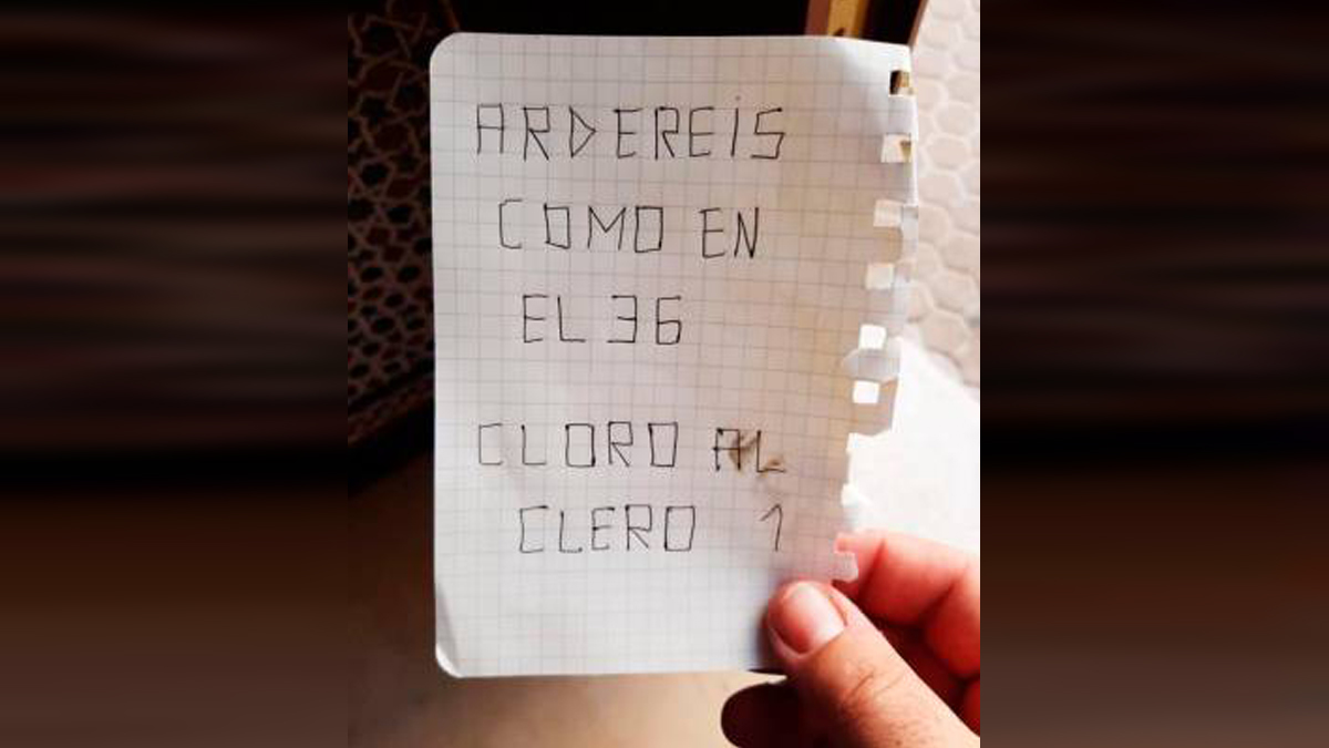 Nota con la amenaza recibida por el párroco de Camas
