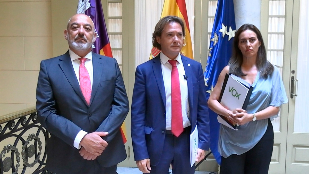 Los diputados de VOX han abandonado este martes la sesión plenaria del Parlamento de las Islas Baleares en señal de protesta por el veto de la izquierda