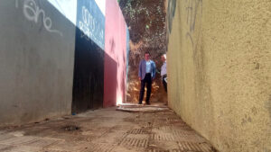 Detalle del estado de degradación del Callejón del Huerto en Alcalá de Guadaíra (Sevilla)