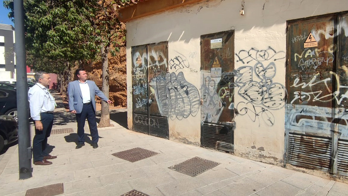 Detalle del estado de degradación del Callejón del Huerto en Alcalá de Guadaíra (Sevilla)