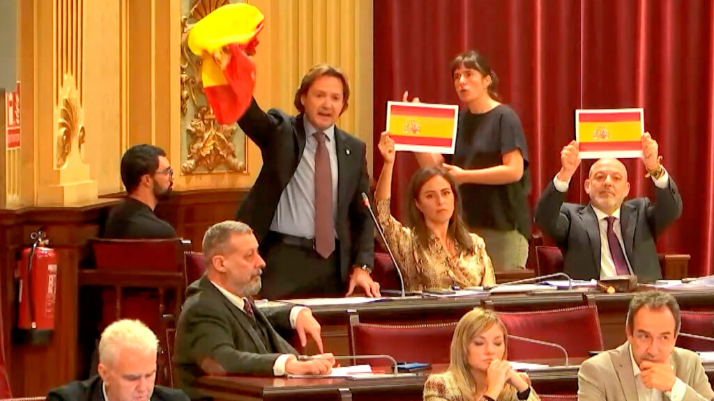 Todo nuestro apoyo a los alumnos de La Salle y que sean muchos los que sigan su ejemplo. Viva la libertad y viva España