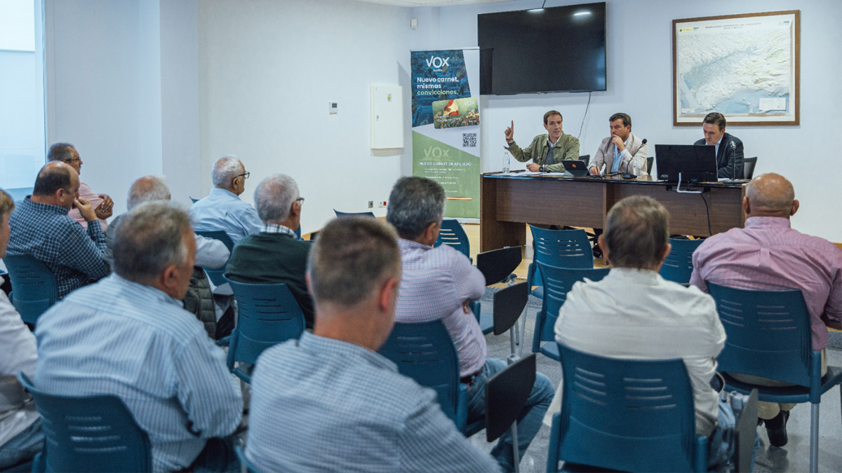 Ricardo Chamorro y Javier Cortés reunidos con Comunidad de Regantes del Sector BXII del Bajo Guadalquivir, en Lebrija (Sevilla)