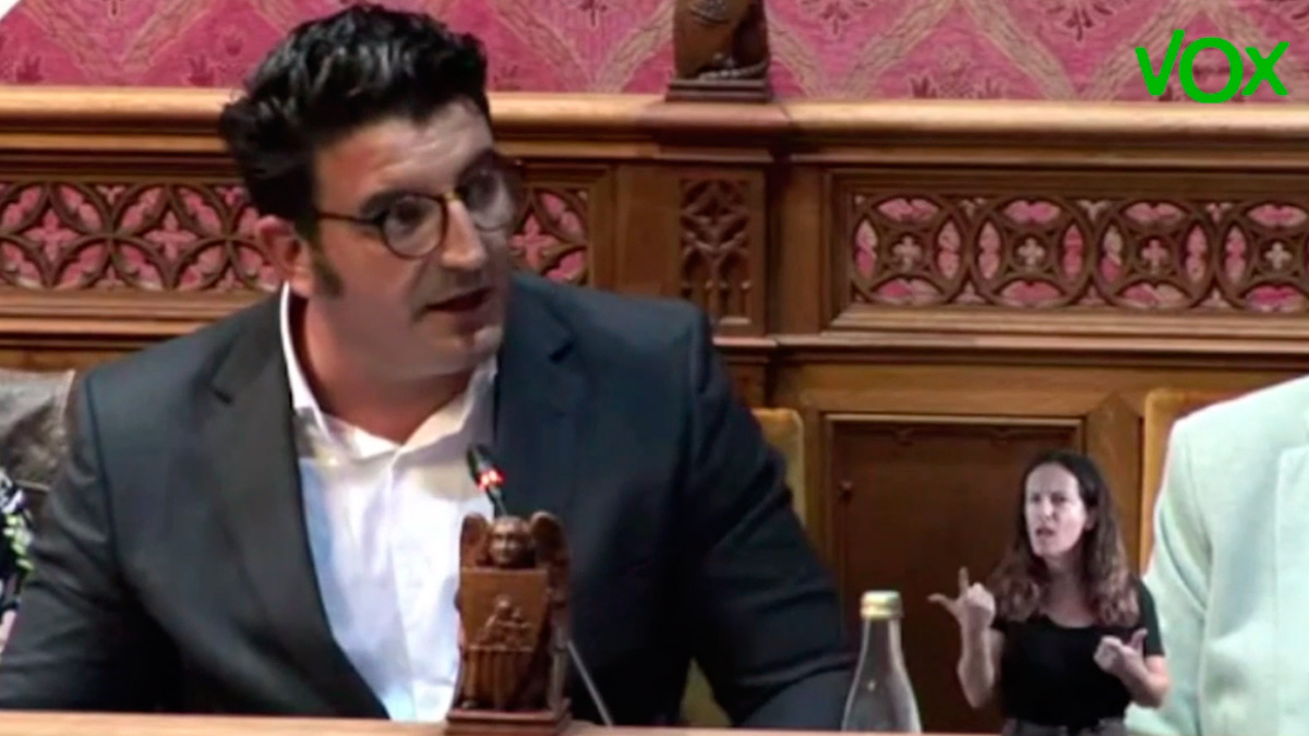 VOX ha argumentado que Francesc de Borja Moll fue un entusiasta miliciano de Falange