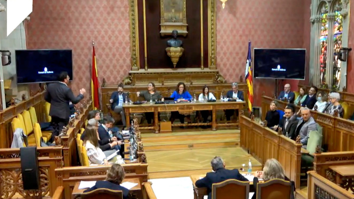 Nuevo intento de la izquierda de acallar a VOX en las instituciones de Baleares.