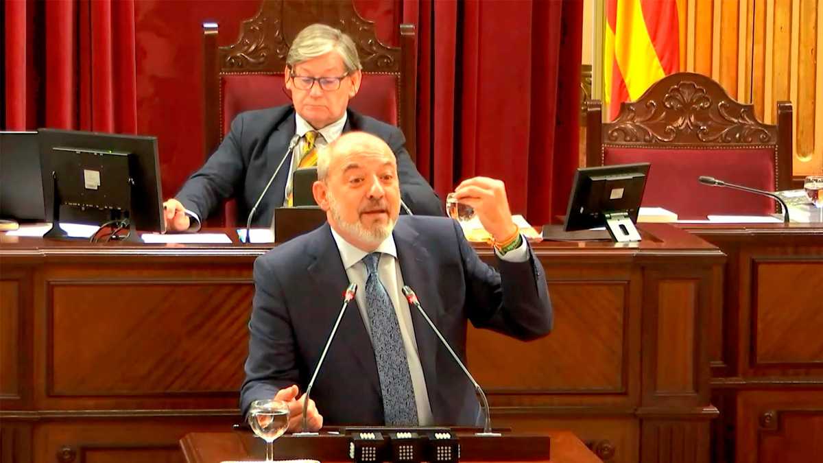 Espectacular interpelación de Sergio Rodríguez a la consejera de servicios sociales