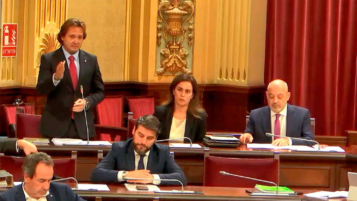 Nuevo intento del presidente del Parlamento de las Islas Baleares en la segunda jornada del debate de Presupuestos de la Comunidad de callar VOX