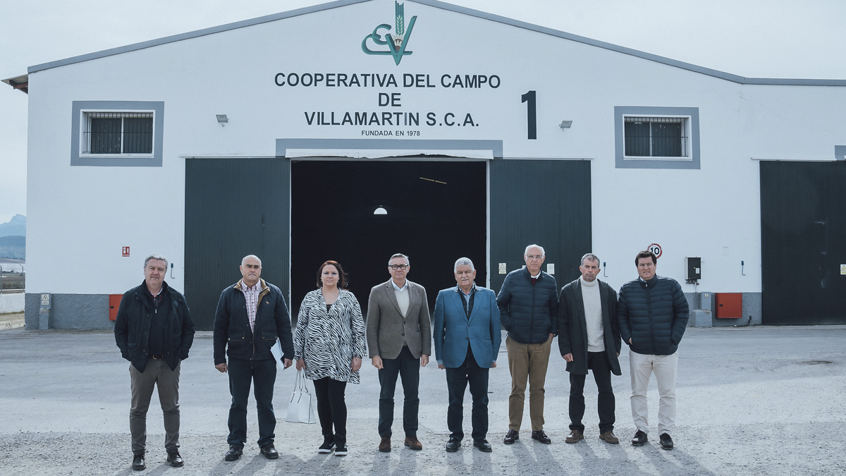 Manuel Gavira, portavoz del Grupo Parlamentario VOX en el Parlamento de Andalucía, durante su visita a la Cooperativa del Campo de Villamartin (Cádiz)