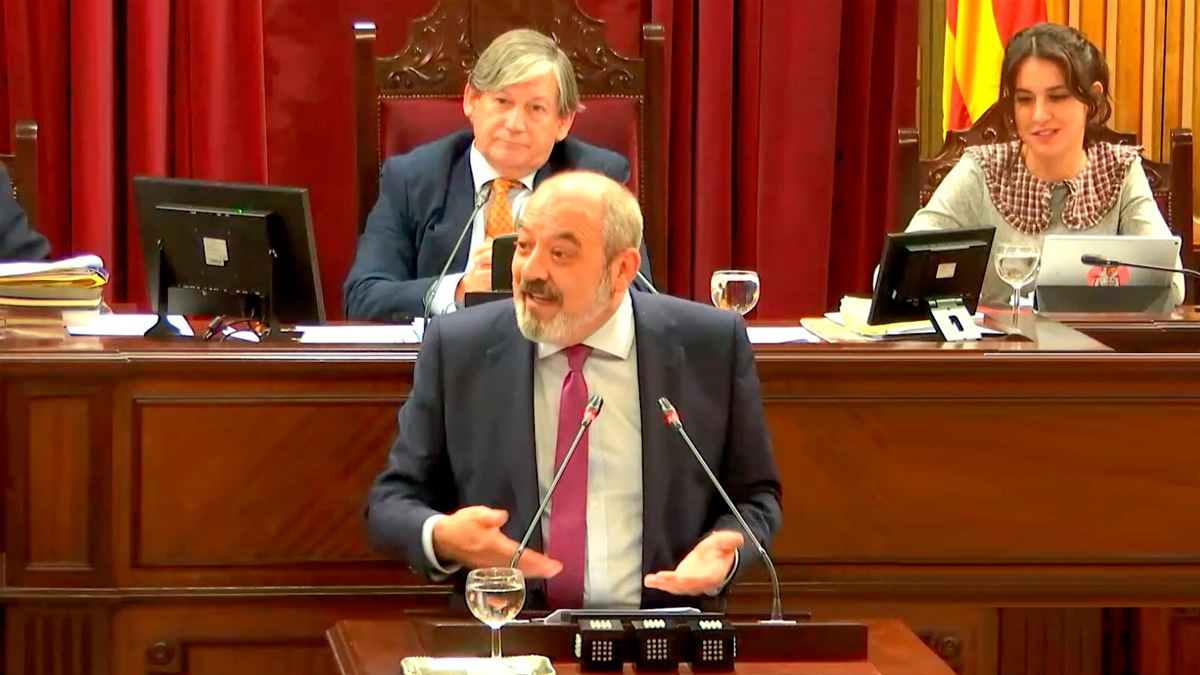 El diputado de VOX Sergio Rodríguez ha sido el encargado de defender la moción