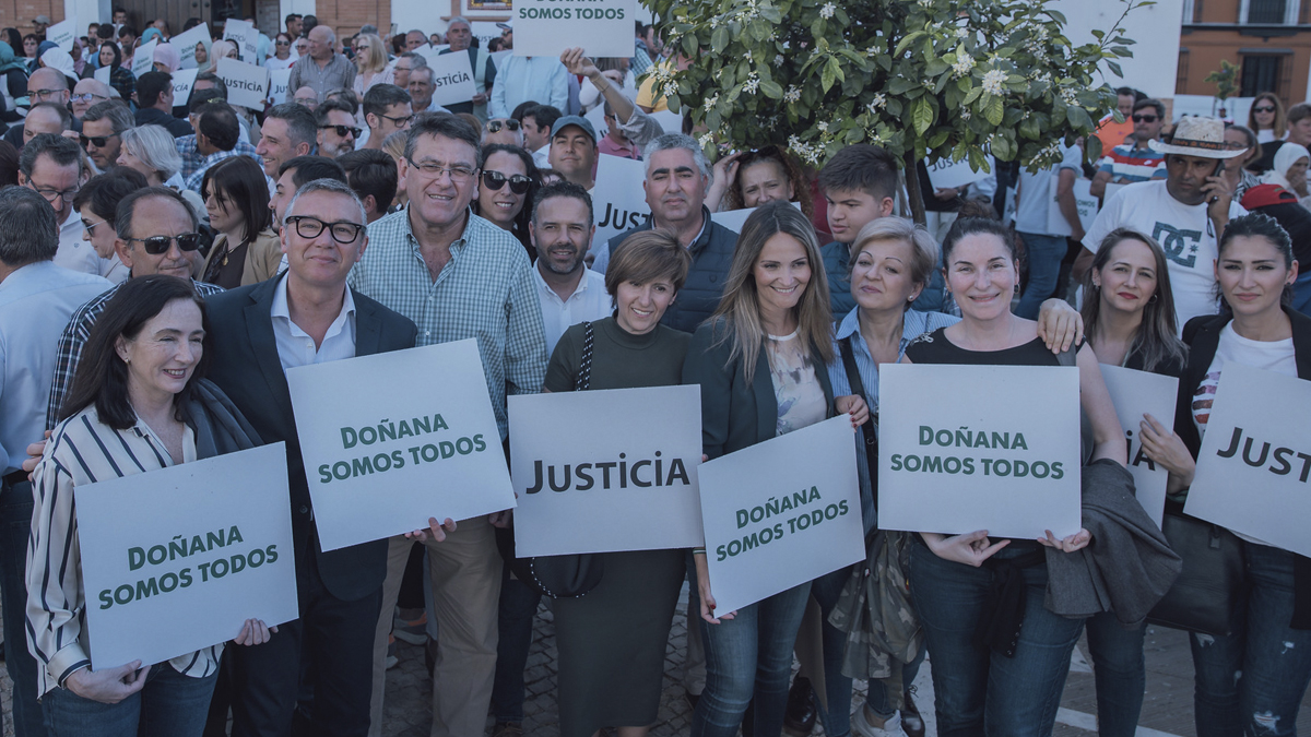 Gavira en concentración celebran en Rociana convocada por la Plataforma en Defensa de los Regadíos del Condado