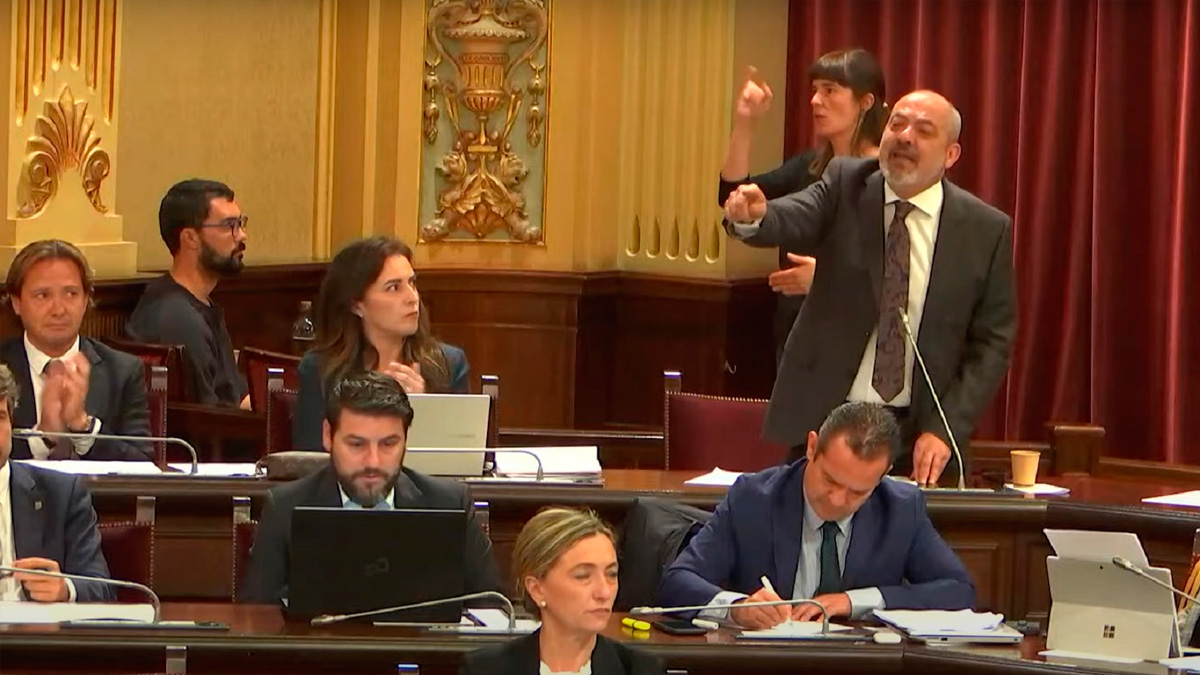 El diputado Sergio Rodríguez ha acusado este martes al Ejecutivo de la presidenta Francina Armengol de fomentar el odio