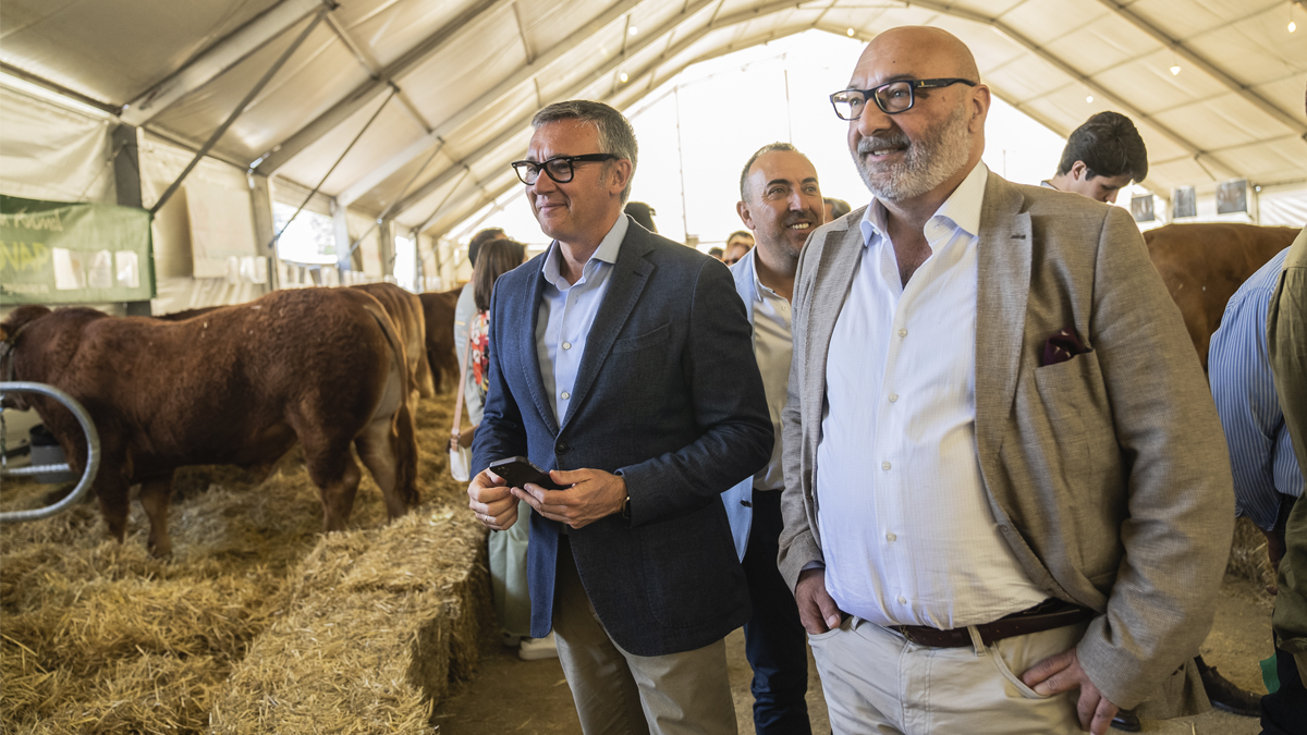 Manuel Gavira y Alejandro Hernández, miembros del Grupo Parlamentario VOX en el Parlamento de Andalucía, en la Feria Agroganadera Valle de los Pedroches