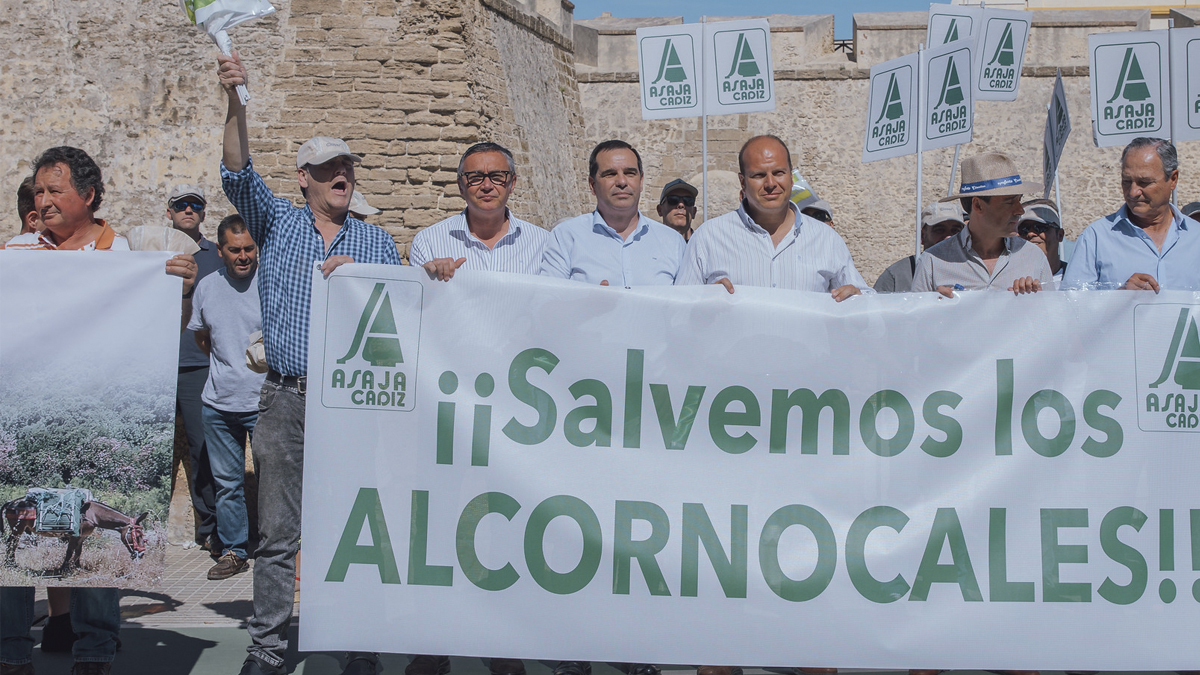 Manuel Gavira participa en concentración de ASAJA en defensa del Parque Natural de Los Alcornocales en Cádiz