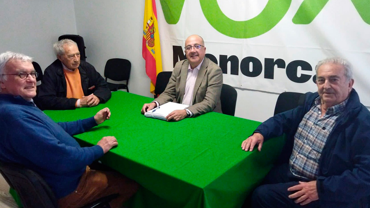 El candidato a la alcaldía del Ayuntamiento de Mahón, Xisco Cardona, se ha comprometido a recuperar y preservar el topónimo “Mahón”