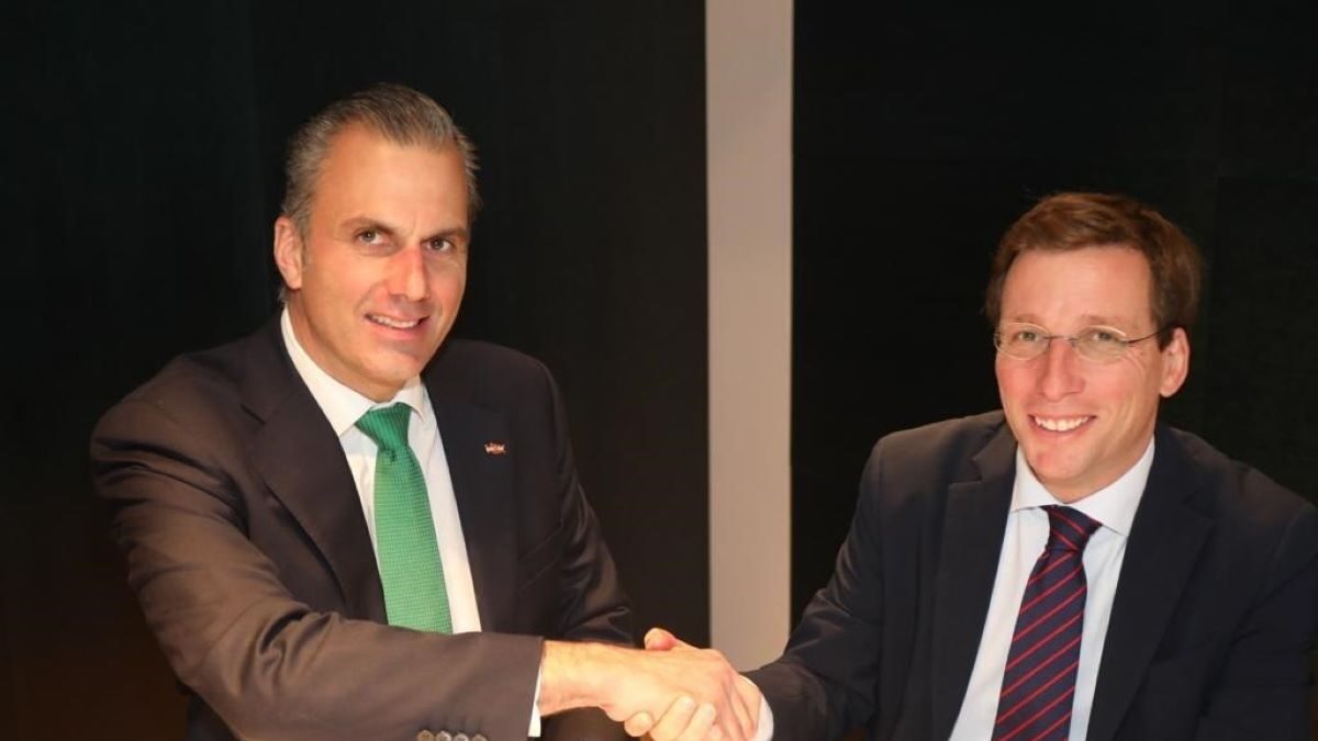Javier Ortega y José Luis Martínez Almeida firman el Acuerdo de Investidura en 2019