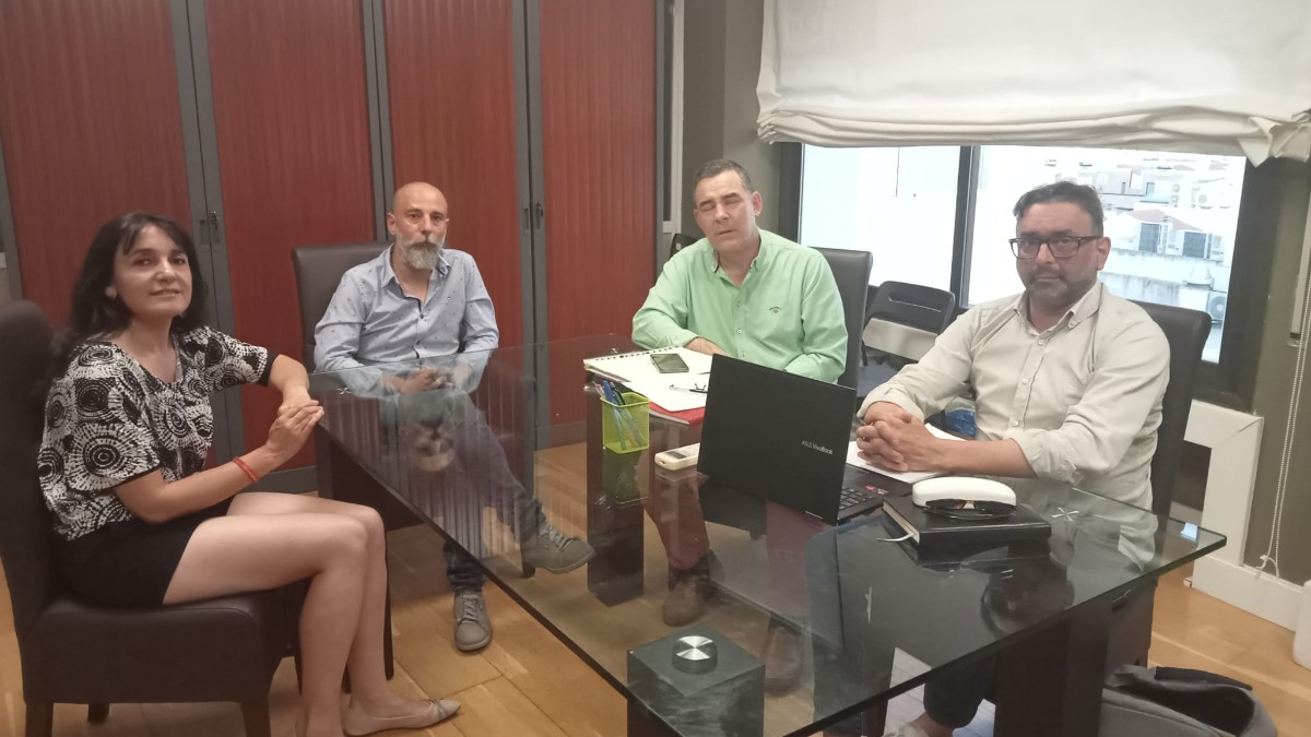 El equipo de VOX Badajoz, junto a Luis Pacheco (ARBA)