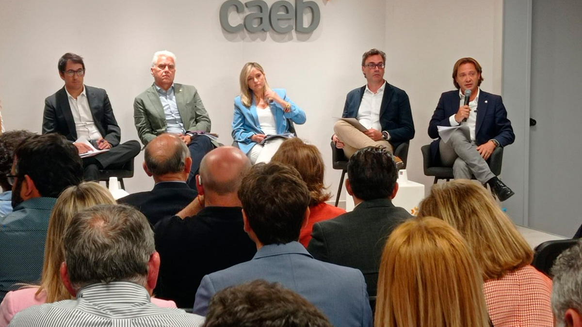 los ejes de las propuestas económicas de VOX en un debate en la sede de CAEB