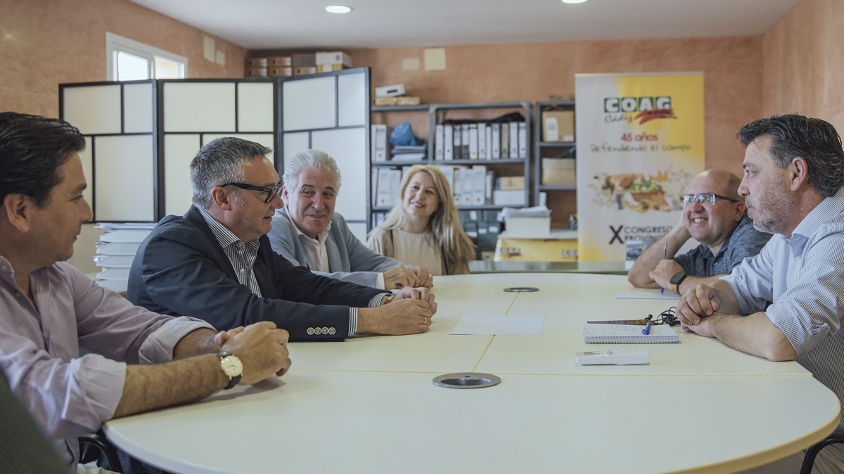 Manuel Gavira, reunido con representantes de COAG en Cádiz