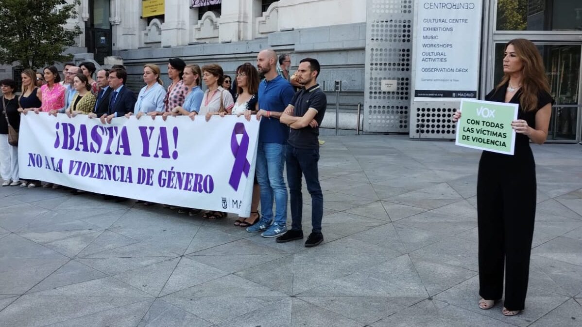 Carla Toscano en el minuto de silencio organizado en Cibeles