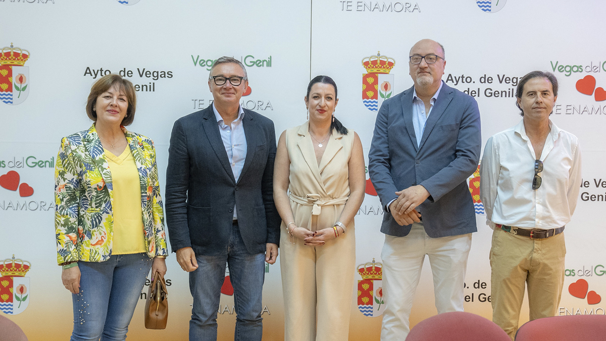 Manuel Gavira, portavoz del Grupo Parlamentario VOX en el Parlamento de Andalucía, durante su visita a Vegas del Genil, en Granada