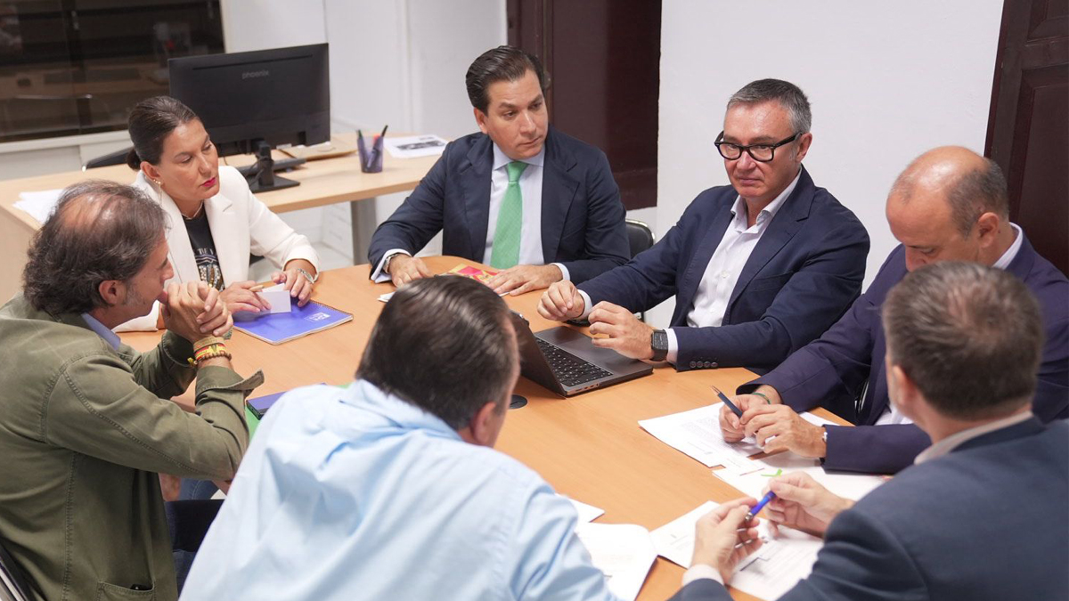 Manuel Gavira, portavoz del Grupo Parlamentario VOX en el Parlamento de Andalucía, durante su visita a Jerez de la Frontera