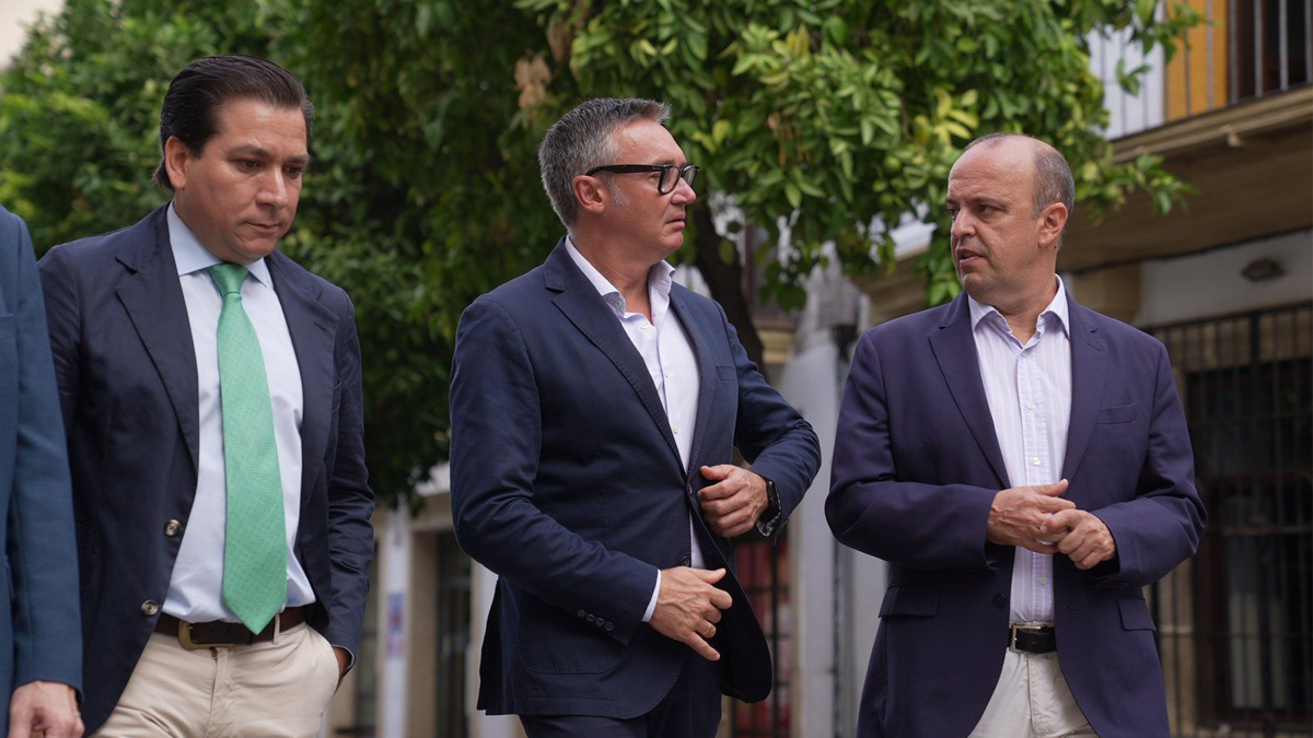 Manuel Gavira, portavoz del Grupo Parlamentario VOX en el Parlamento de Andalucía, durante su visita a Jerez de la Frontera