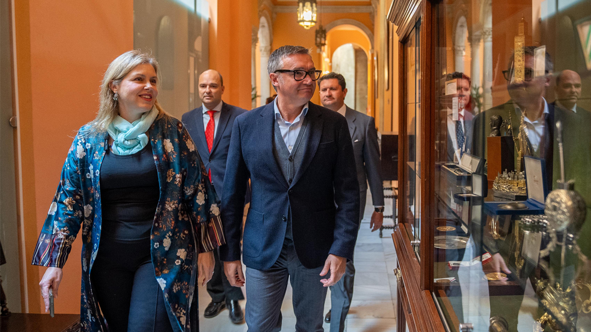 Manuel Gavira, portavoz del Grupo Parlamentario VOX en el Parlamento de Andalucia, durante su visita al Grupo Municipal VOX en el Ayuntamiento de Sevilla