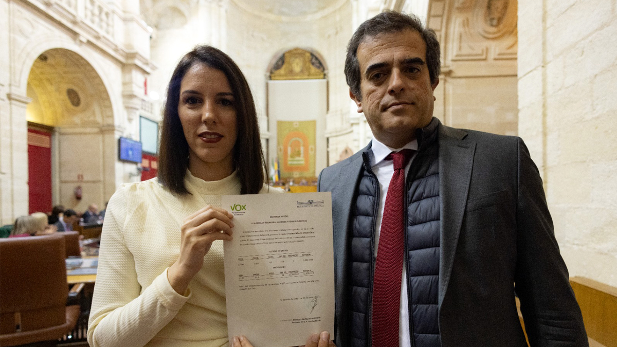 Antonio Sevilla y Purificacion Fernandez, diputados del Grupo Parlamentario VOX en el Parlamento de Andalucia por Máaaga