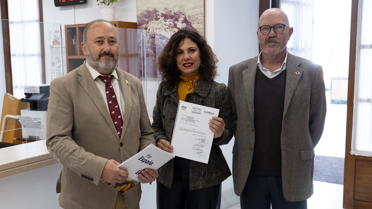 Ana Ruíz e Íñigo Osuna registran POC sobre centro de diálisis en Écija