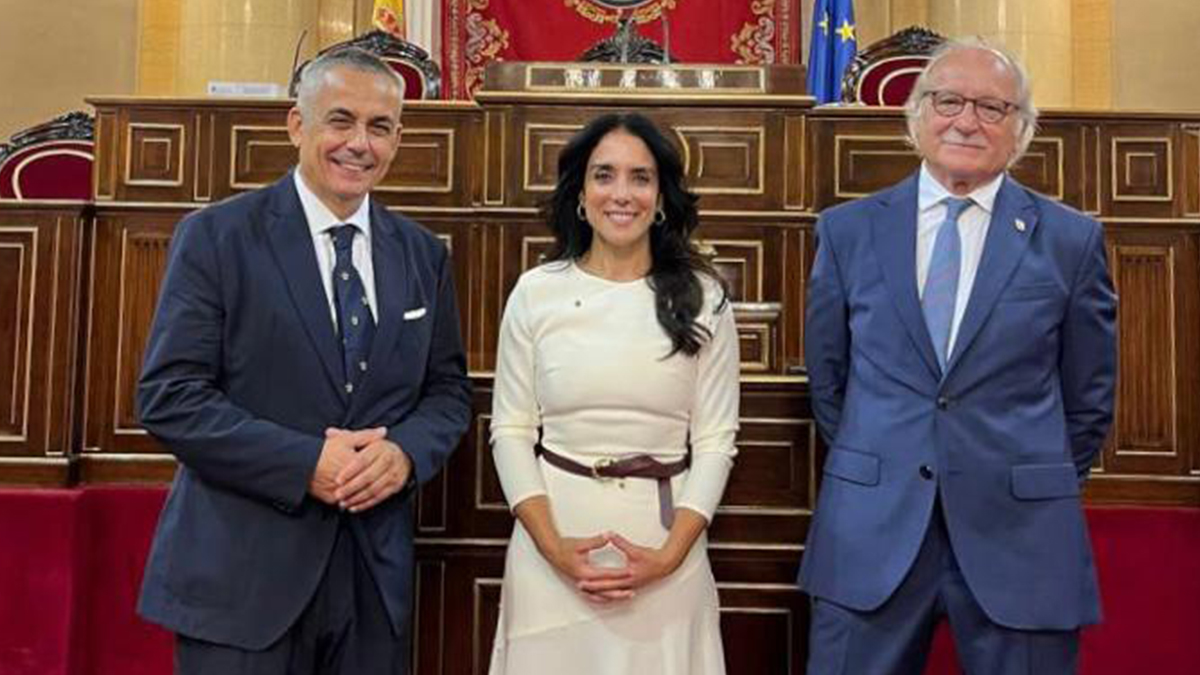 Senadores de VOX durante la constitución de la XV Legislatura